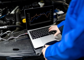 Kiểm tra và chẩn đoán lỗi bằng công nghệ tiên tiến.