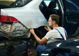 Thay thế phụ tùng chính hãng, đảm bảo chất lượng và độ bền.