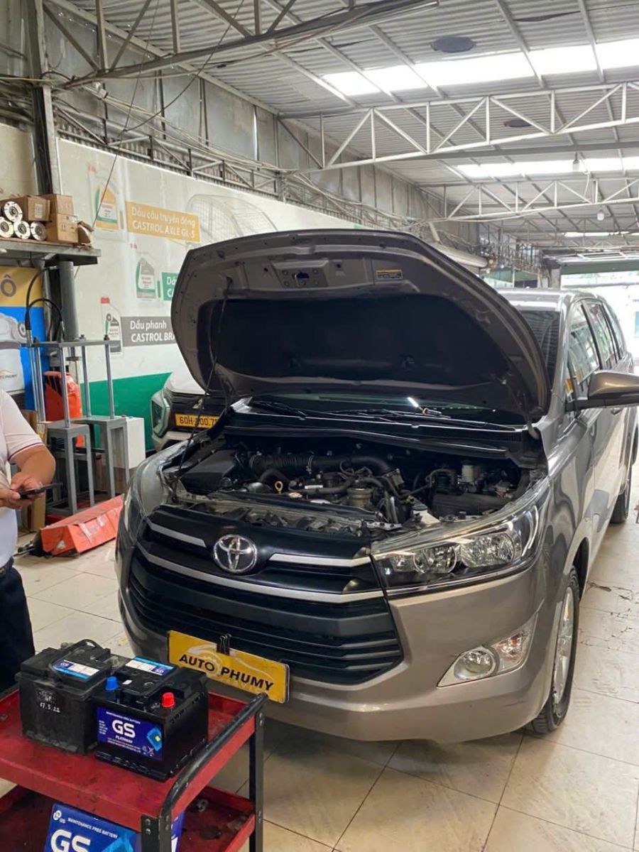 Thay Bình Ô Tô Tại Garage Phú Mỹ