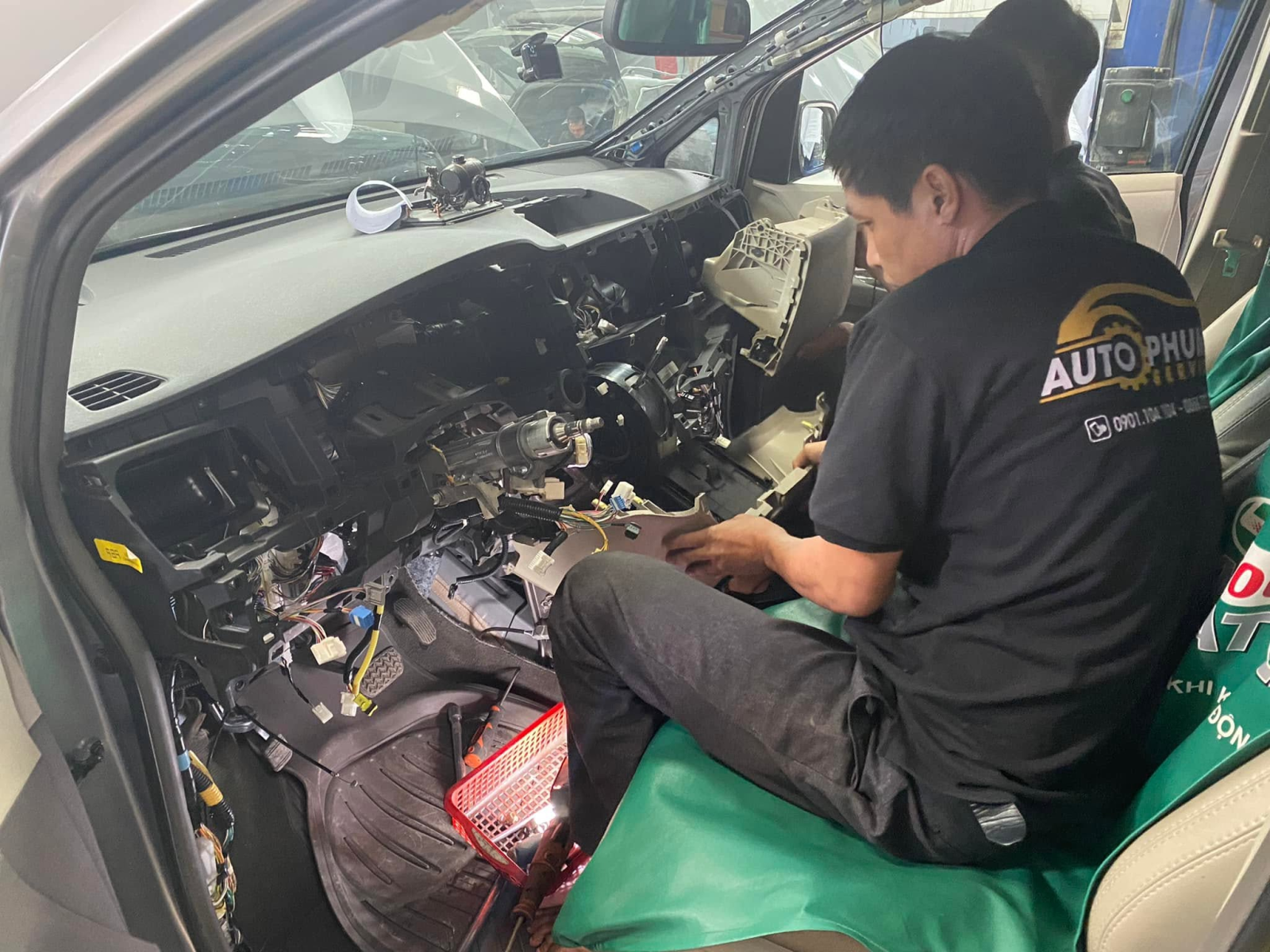 Toyota sienna: thay lốc lạnh, tháo rã vệ sinh hệ thống lạnh