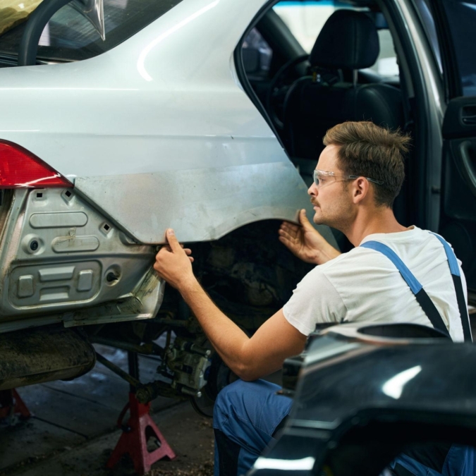 Thay thế phụ tùng chính hãng, đảm bảo chất lượng và độ bền.